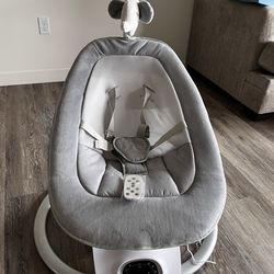 Momcozy Baby Swing (almost new - used for 2 weeks)