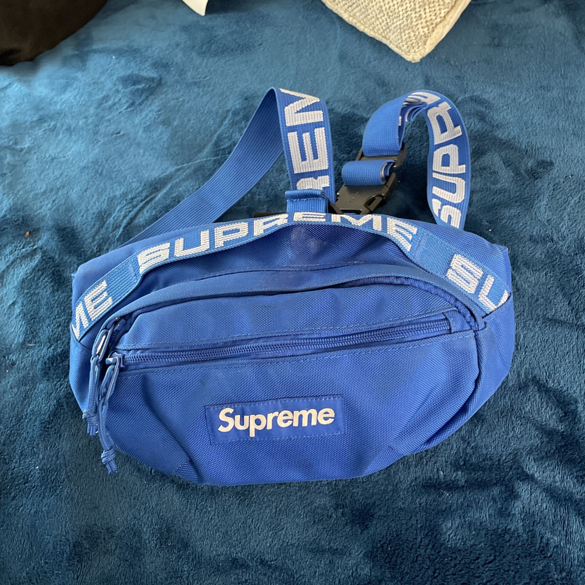 Supreme waist Bag Yellow Fw18 for Sale in Los Angeles, CA - OfferUp