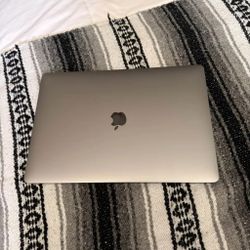 MacBook Pro A1707 | Intel Core i7 | 16GB Ram | 250GB