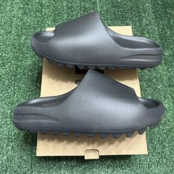 DS Adidas Yeezy Onyx Slide size 10