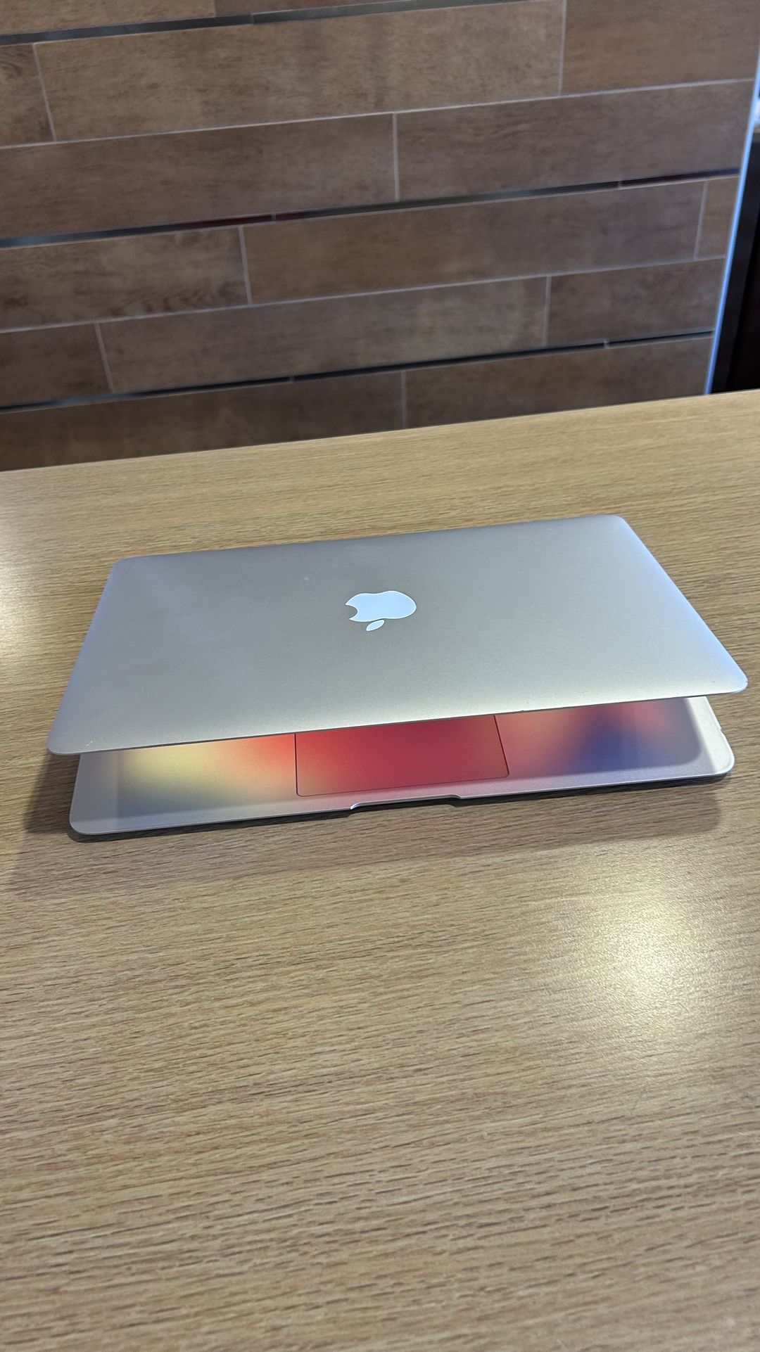 Apple MacBook Air 13” i5/4GB/256GB SSD $180