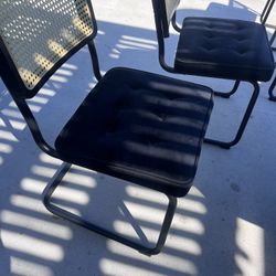 Round Table With 4 Chairs 