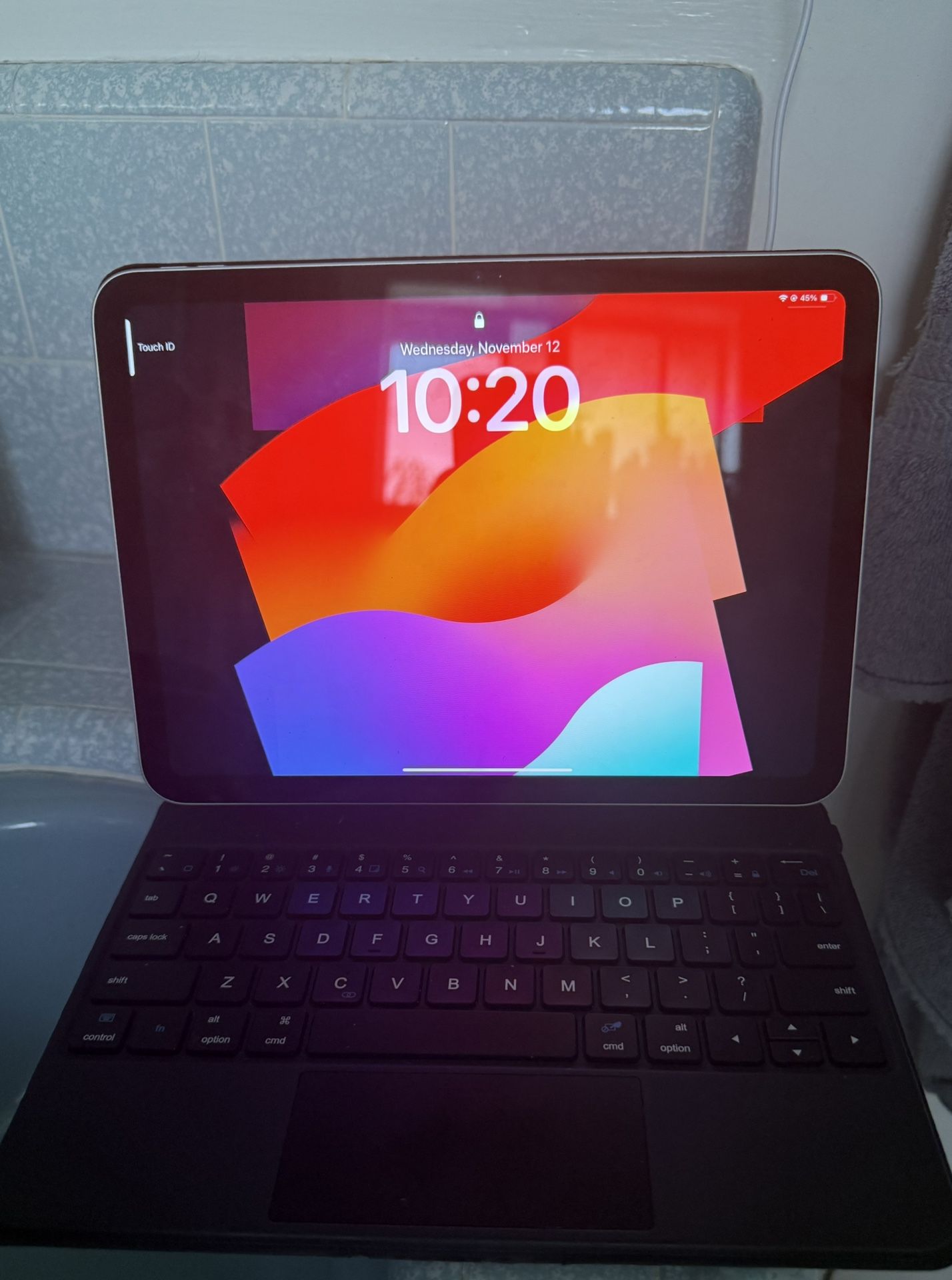 iPad (10th Gen.) w/keyboard/Apple Pencil