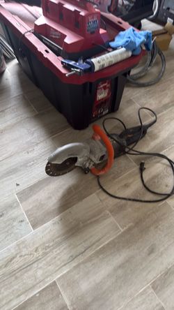 Concrete saw