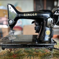 Antique/vintage Singer Sewing Machine