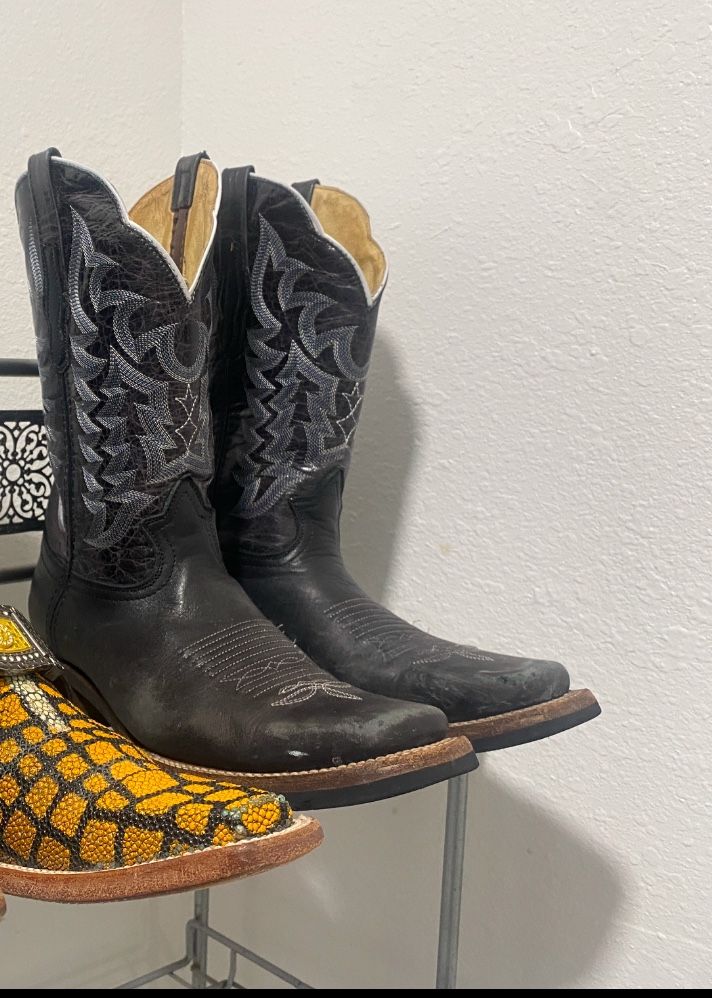 Black Boots