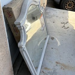 Ashley Furniture Realyn Casual Living Collection Mirror