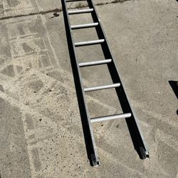 8’ Aluminum Ladder