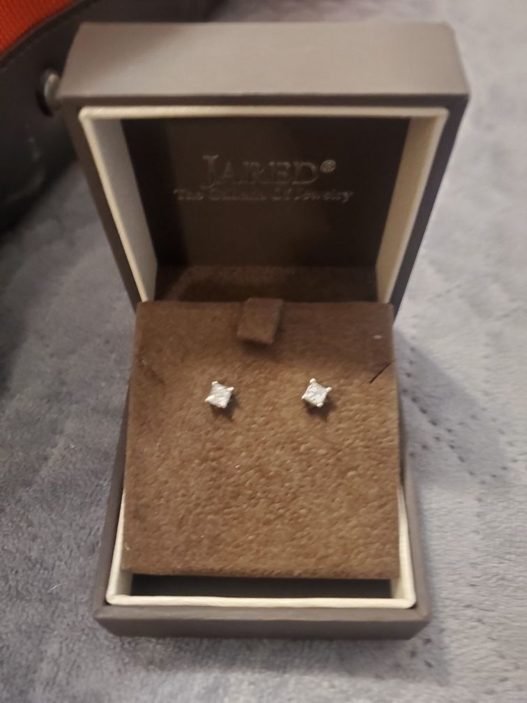 1/2 karat diamond earings white gold