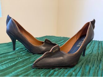 Heels / Pumps similar to antiqued leather pumps