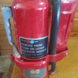 ANSUL 20L.B. FIRE EXTINGUISHER B/C 75.oo OBO... MAKE AN OFFER NEED GONE ASAP