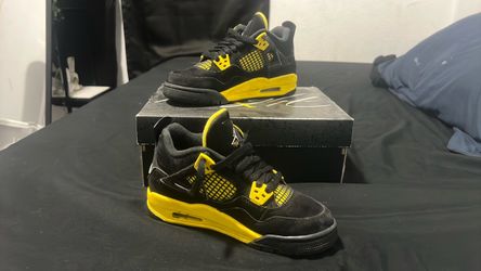 Jordan 4 Retro Thunder, Size 3.5