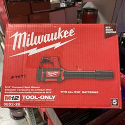 Milwaukee M12 12V Lithium-Ion Cordless Compact Spot Blower (Tool-Only)