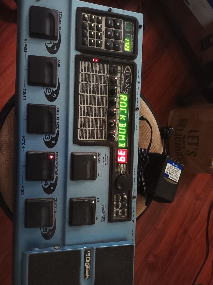 BNX3 Bass multi effect w drum machine