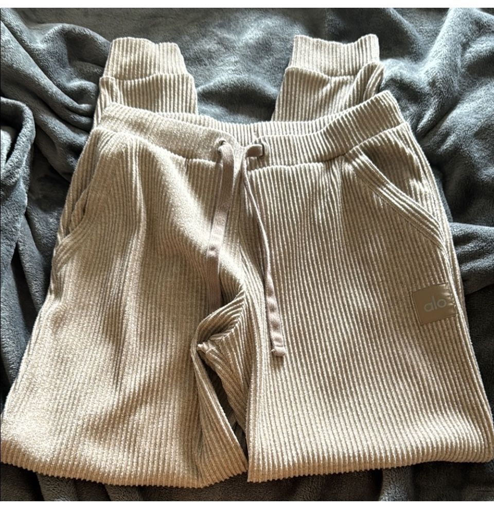 Alo Yoga Ribbed Tan Joggers