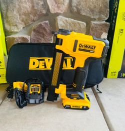 DEWALT 20V MAX Cable Stapler with 2.0Ah Battery, Charger and Bag