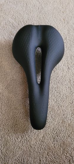 Bicycle Saddle Shock Absorbing Racing Saddle Breatheable Hollow Bicycle Cushion Seat Rainproof Foam Cycling Bike Seat Bicycle Saddle 10.5x6"