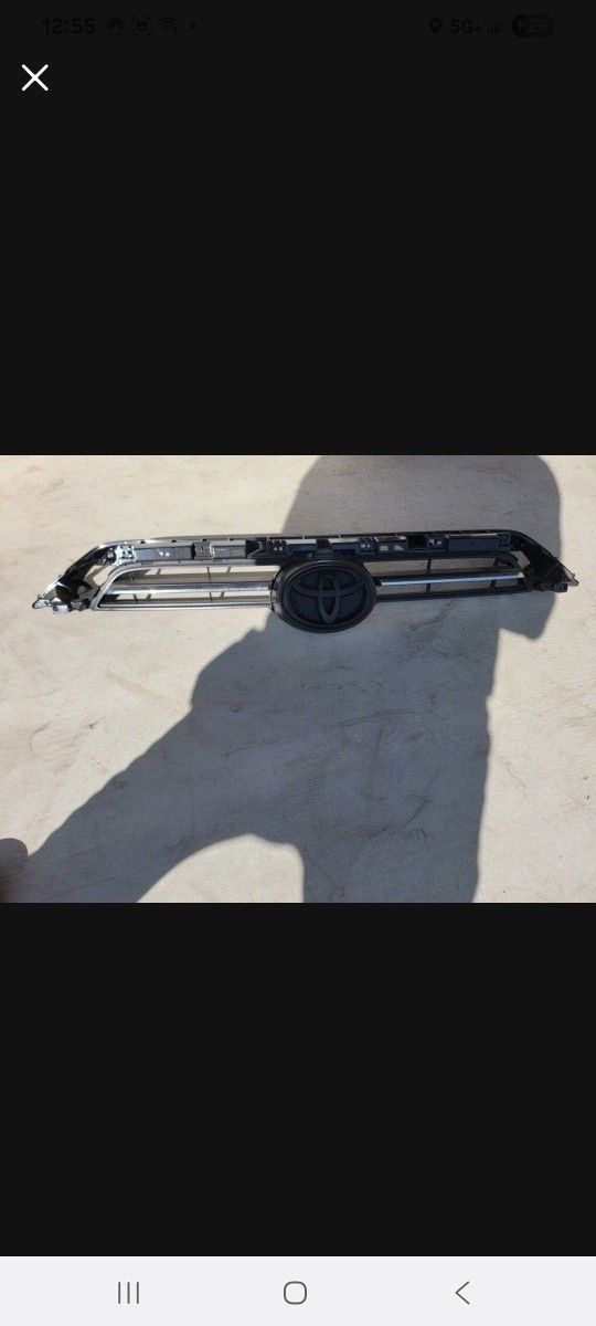 2024 OEM TOYOTA 4 RUNNER OFFROAD PREMIUM GRILLE IN LIKE NEW CONDITION