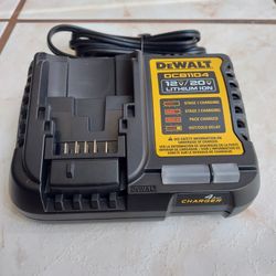 New Dewalt Battery Charger 12V / 20V / 60V.