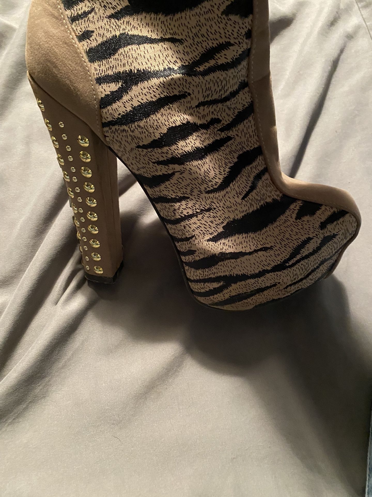 Tan/Black Print Thick Heels Size - 7 1/2
