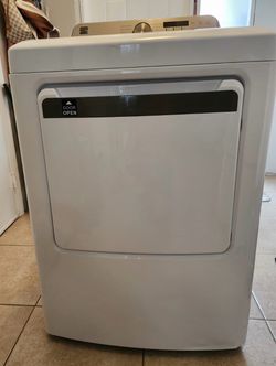 Dryer Kenmore Excellent Condition  Selling a dryer in excellent working condition. Used for only one year and works perfectly. Selling simply because 