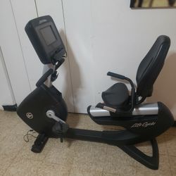 Life Fitness Discover SE 95R Elevation