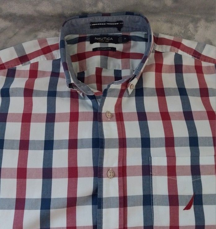 Nautica Classic Fit Men's 100% Cotton Long Sleeve Button Down Dress Shirt Size:M  Color: Red, White, And Blue 