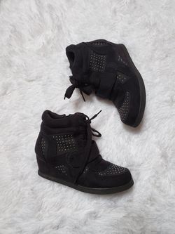 CANDIES CALANNA BLACK AND SILVER STUDDED FASHION SNEAKERS!