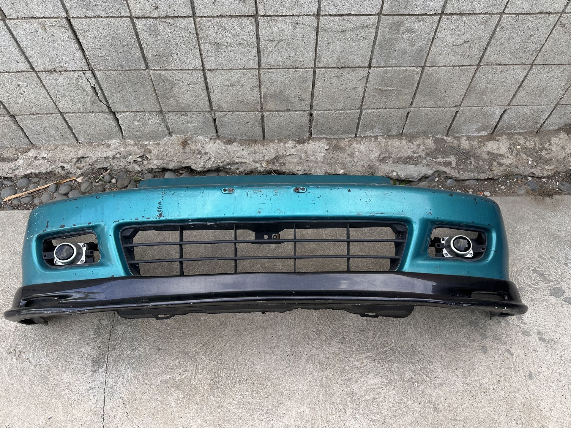 92-95 Honda Civic hatchback/ coupe oem front bumper