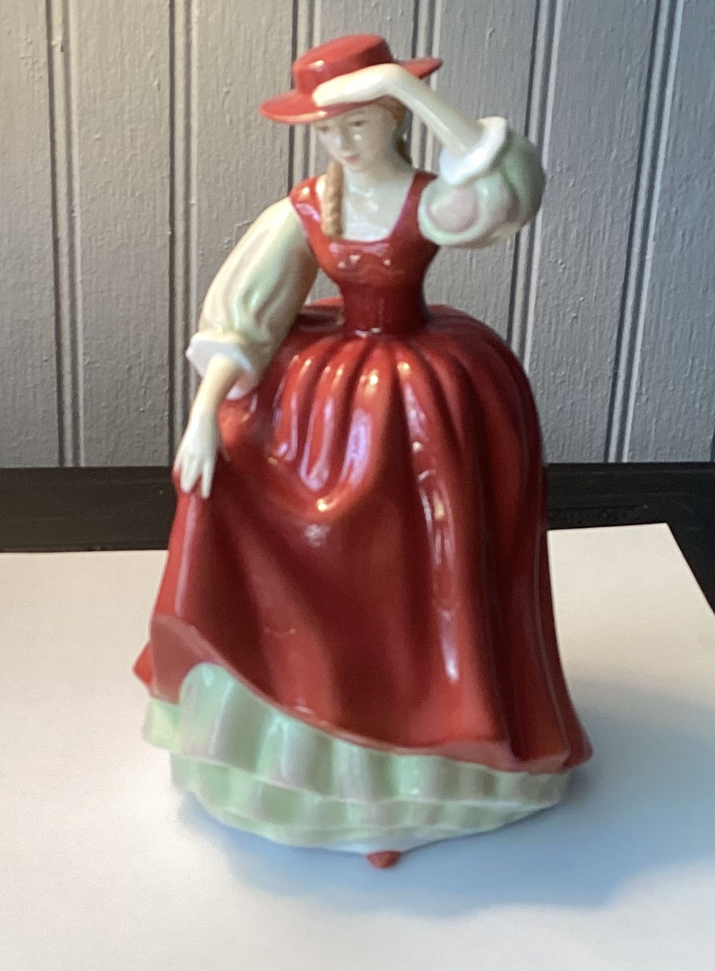 Royal Doulton Buttercup HN5270 Pretty Petite Lady