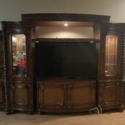Beautiful 6 Piece Entertainment Center With Lights