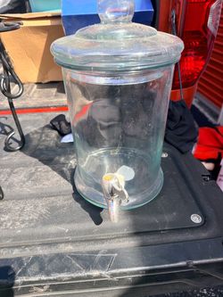 Glass Beverage Dispenser with Lid and Spigot