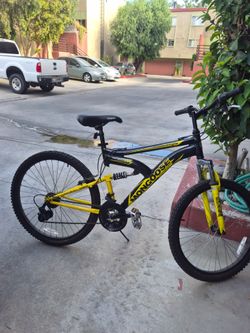 Mongoose XR-75 Mountain Bike
