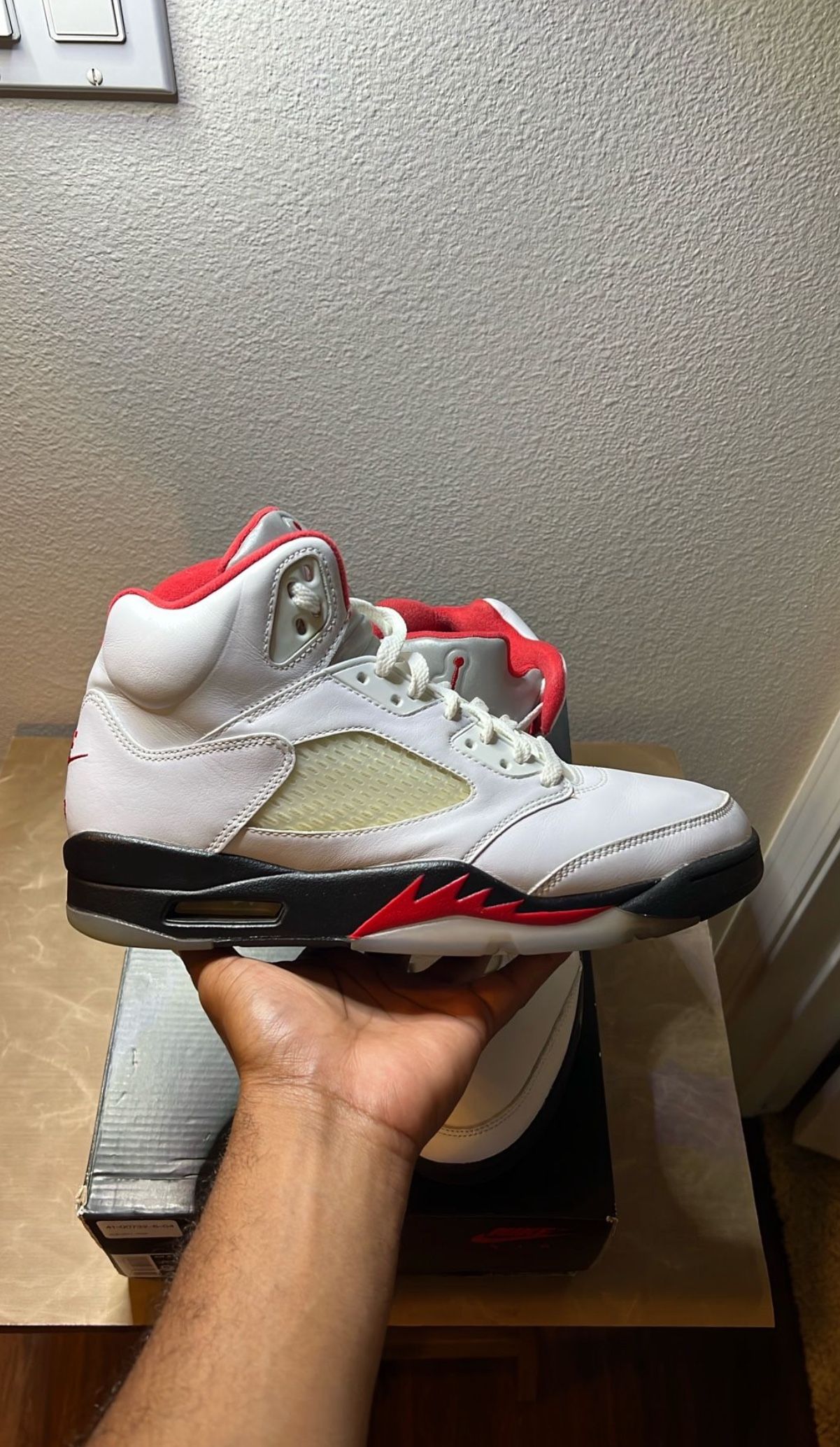 Nike Air Jordan 5 Retro 'White Fire Red' Size 9.5