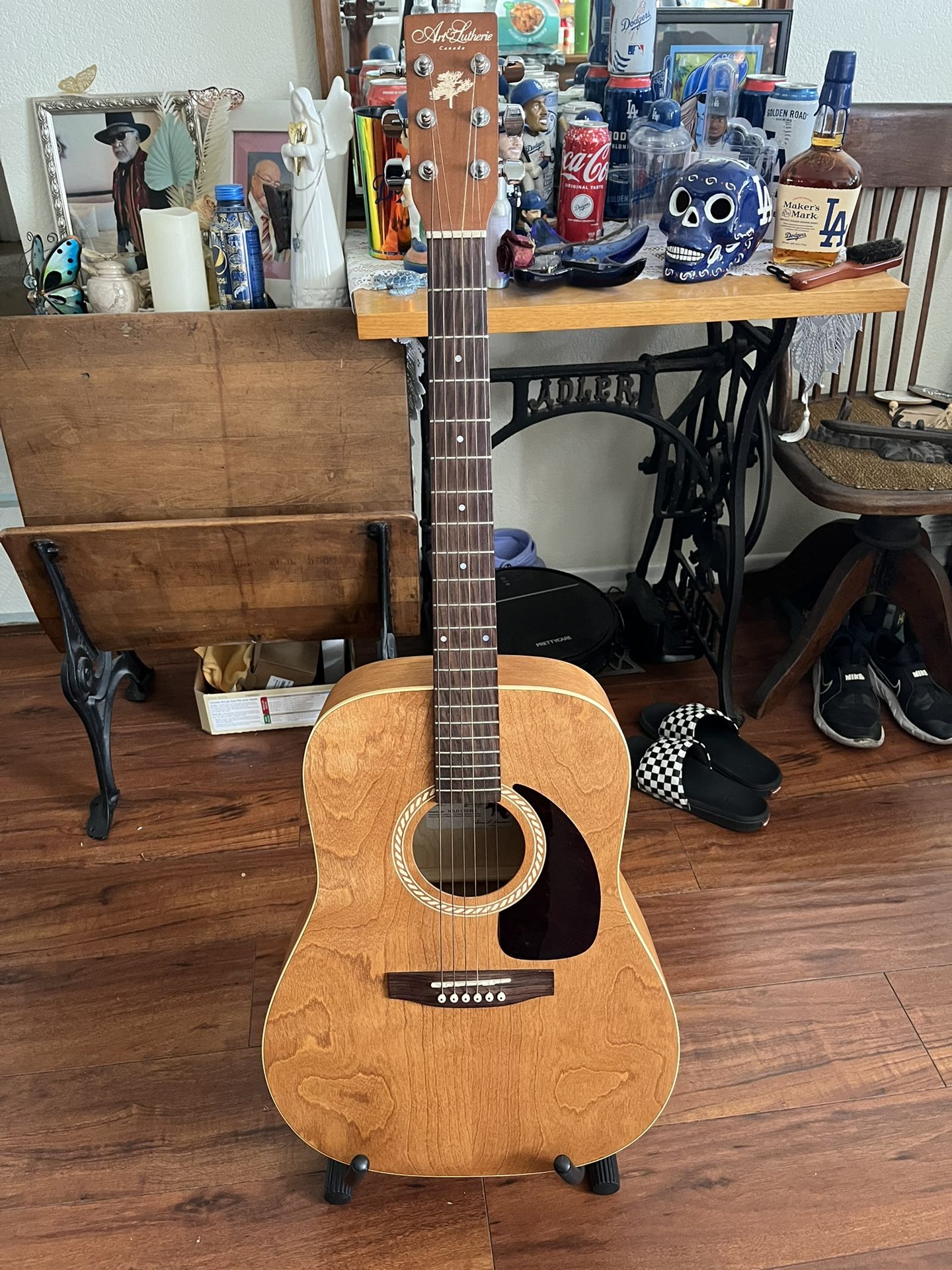 Vintage Art & Lutherie Acoustic Guitar