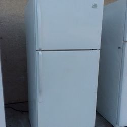 SE Vende Refrigerador Trabajando Muy Bien Y Muy Limpio Tambien SE Lo Puedo Llevar A Su Casa Gracias 90 Dias De Garantia 