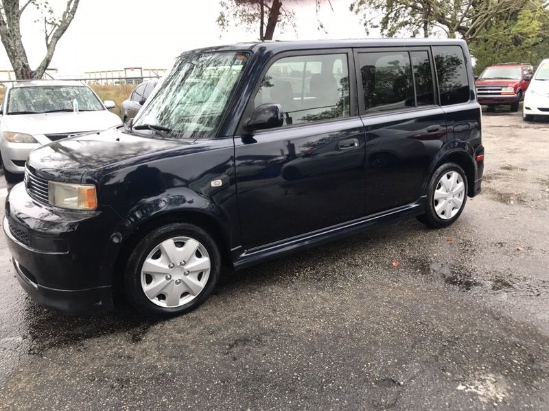 2005 SCION. XB