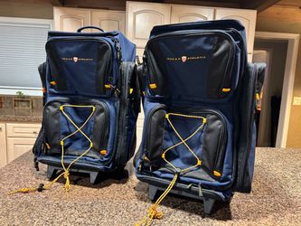 2 matching carry-on size suitcases