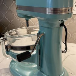 KitchenAid 6-QT Stand Mixer With Glass Bowl - Azure Blue for Sale in  Fontana, CA - OfferUp