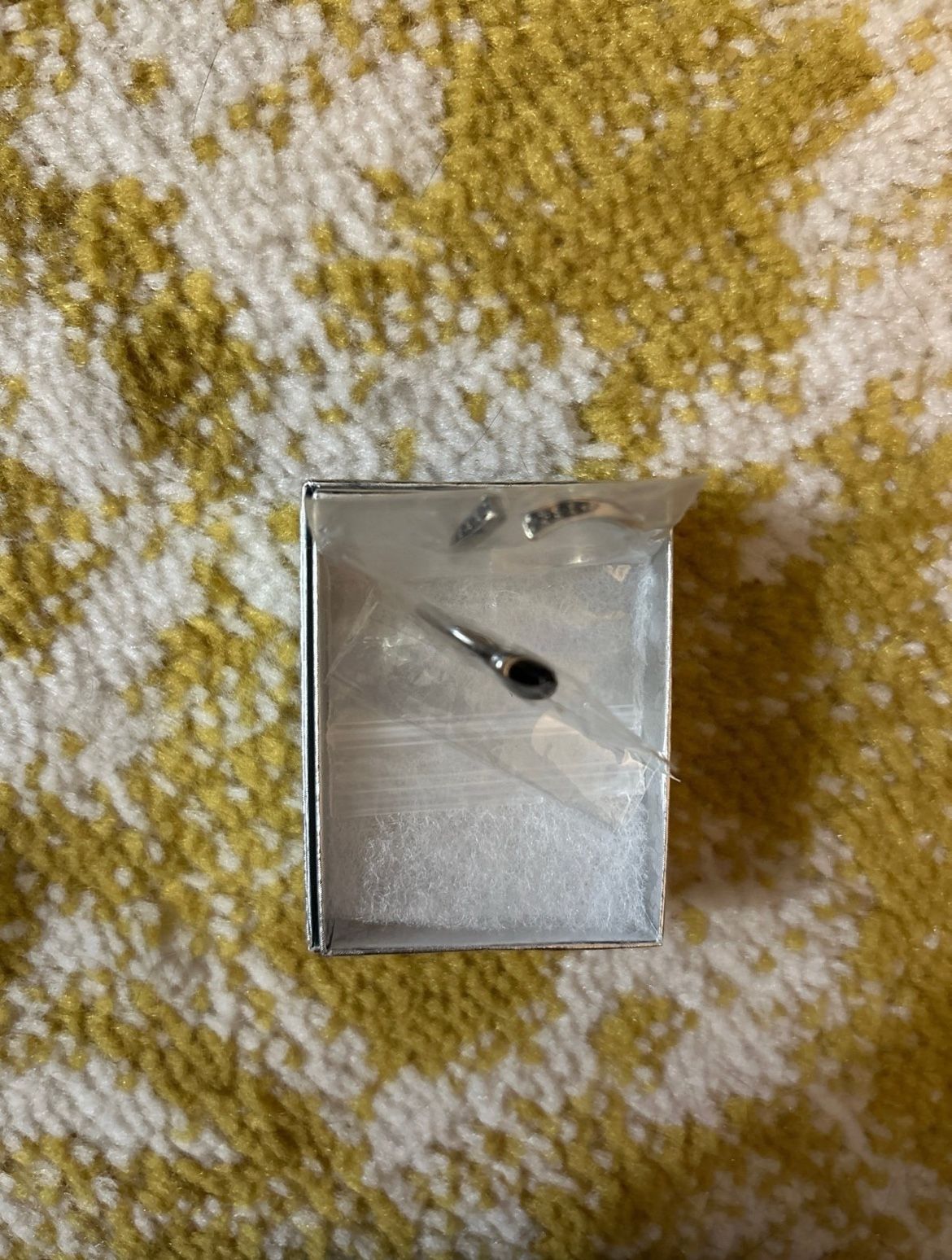 Lot of 2 woman's rings