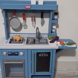 Little Tikes Pretend Play Kitchen 