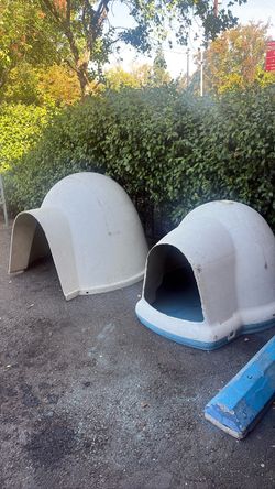 Dog Houses - Pets Paradise Closing Sale