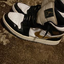 Black and gold Nike mids clean