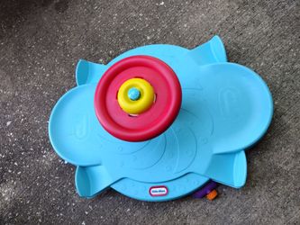 SIT & SPIN WITH WATER SPRINKLER