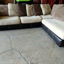 Sectional Sofa In Good Condition And Clean$195