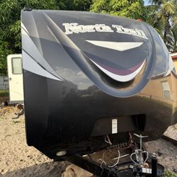 2016 North Trail Rv Camper