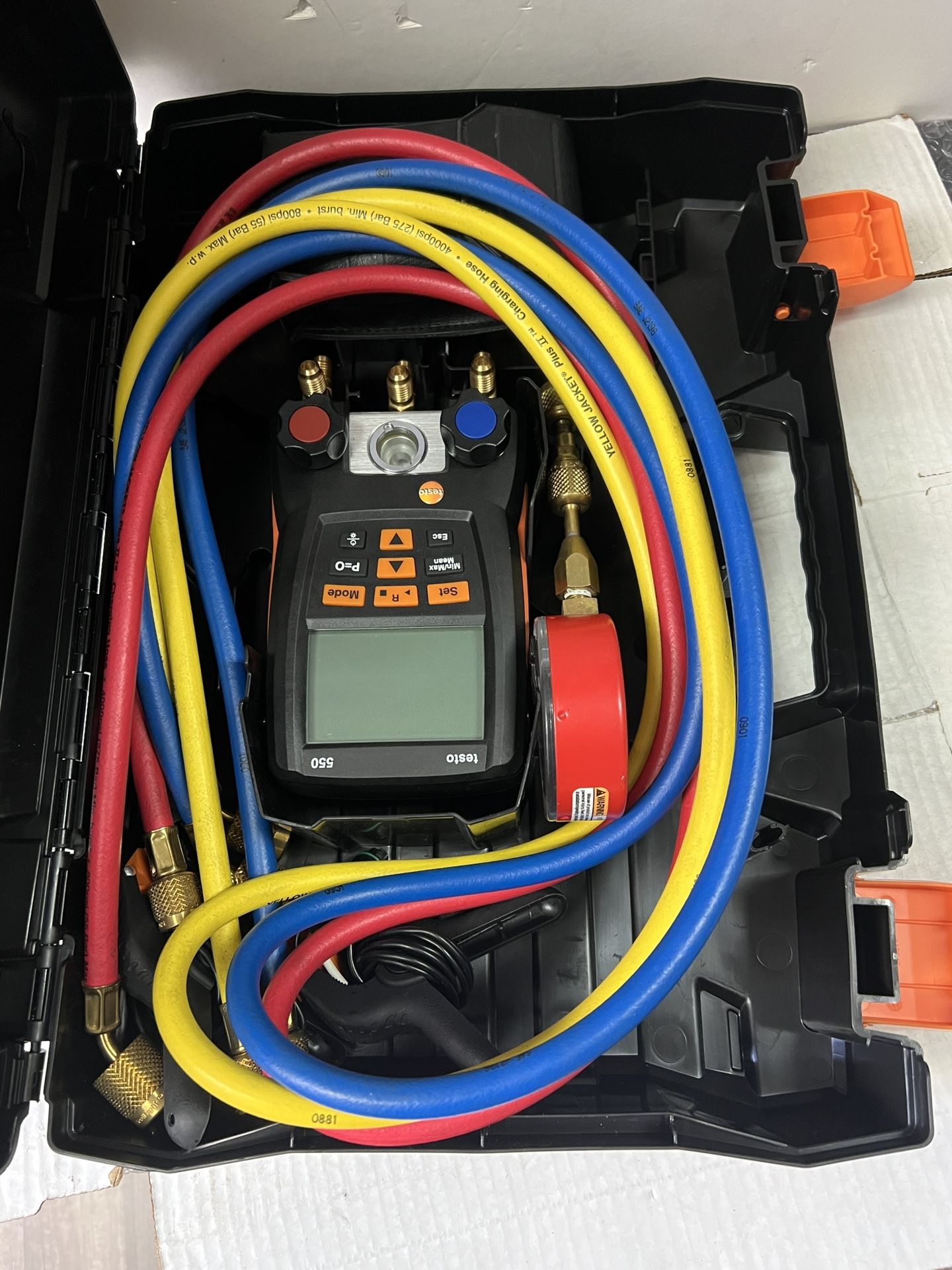 Testo 550S Bassic, Kit, smart digital manifold with wire clamp temperature probes.     #3957