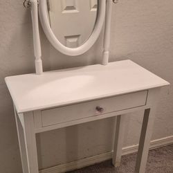 Girls Vanity Table With Mirror