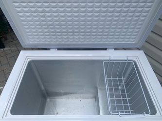 Chest freezer 7 cu ft