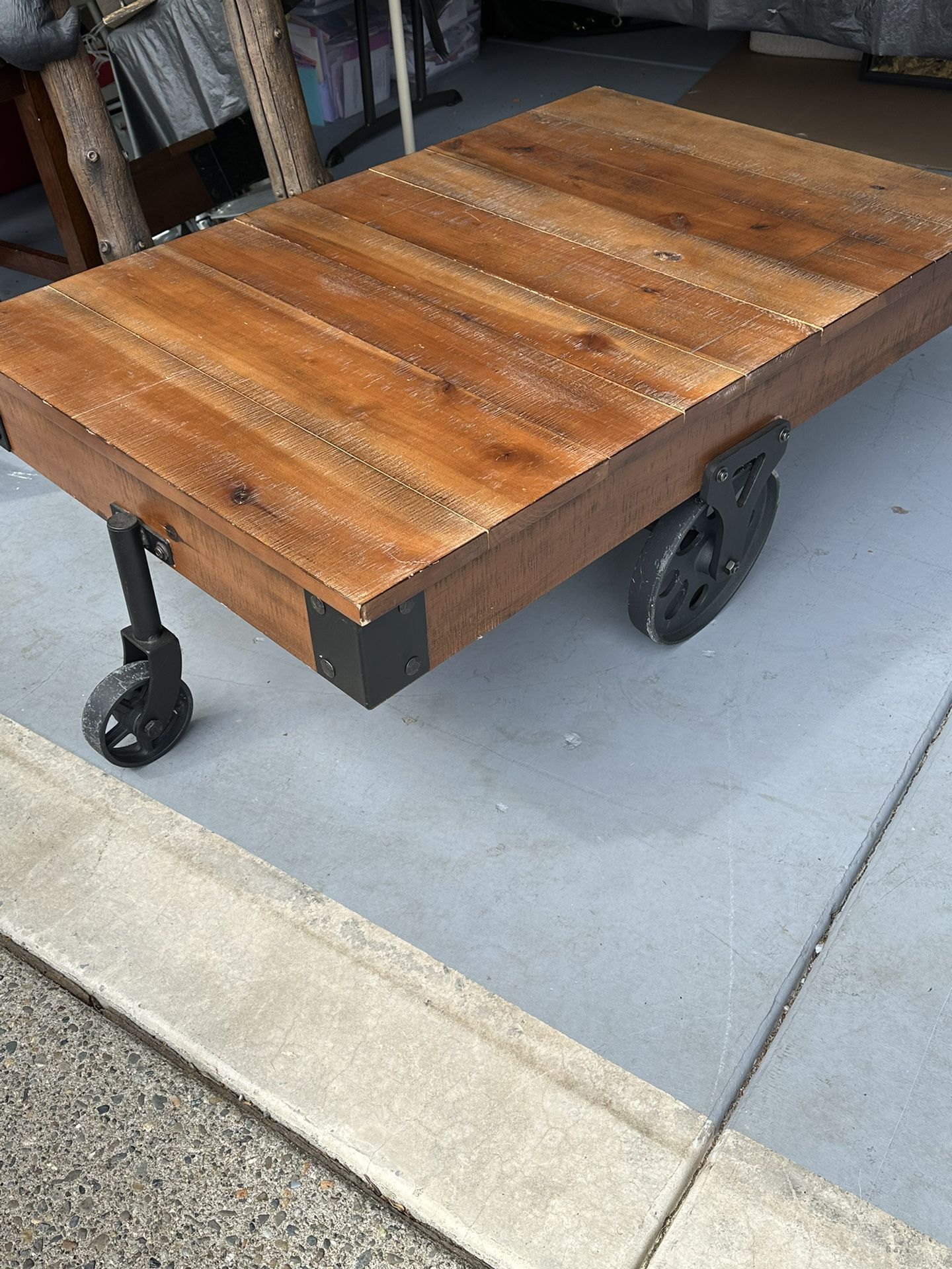 End Table/Coffee Table 